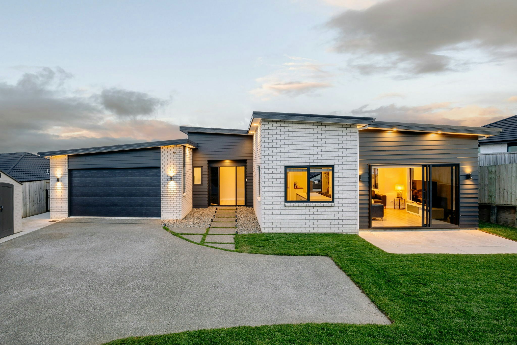 7 web or mls in House AR0 2678