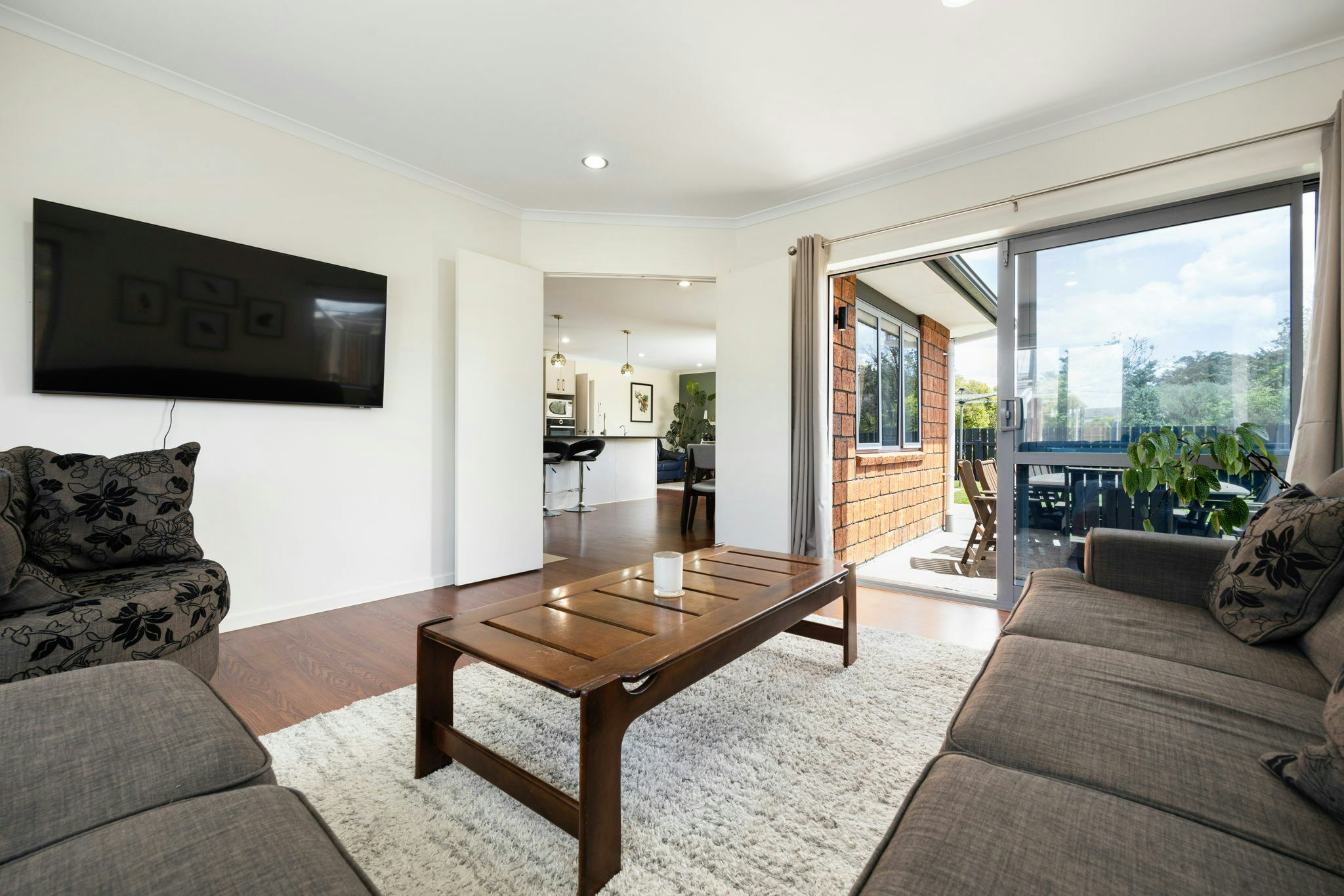 7 web or mls in House AR0 6300