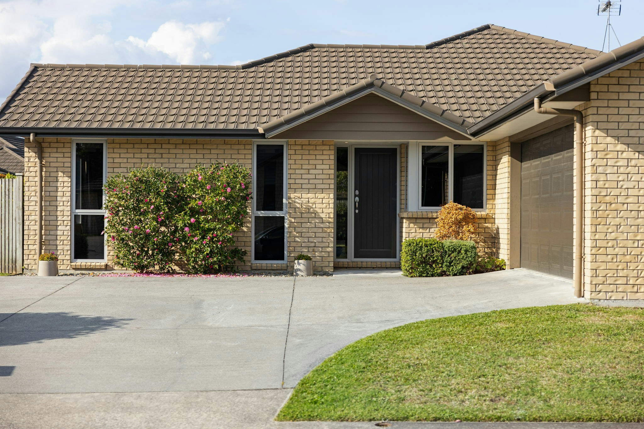 7 web or mls in House AR5 9511