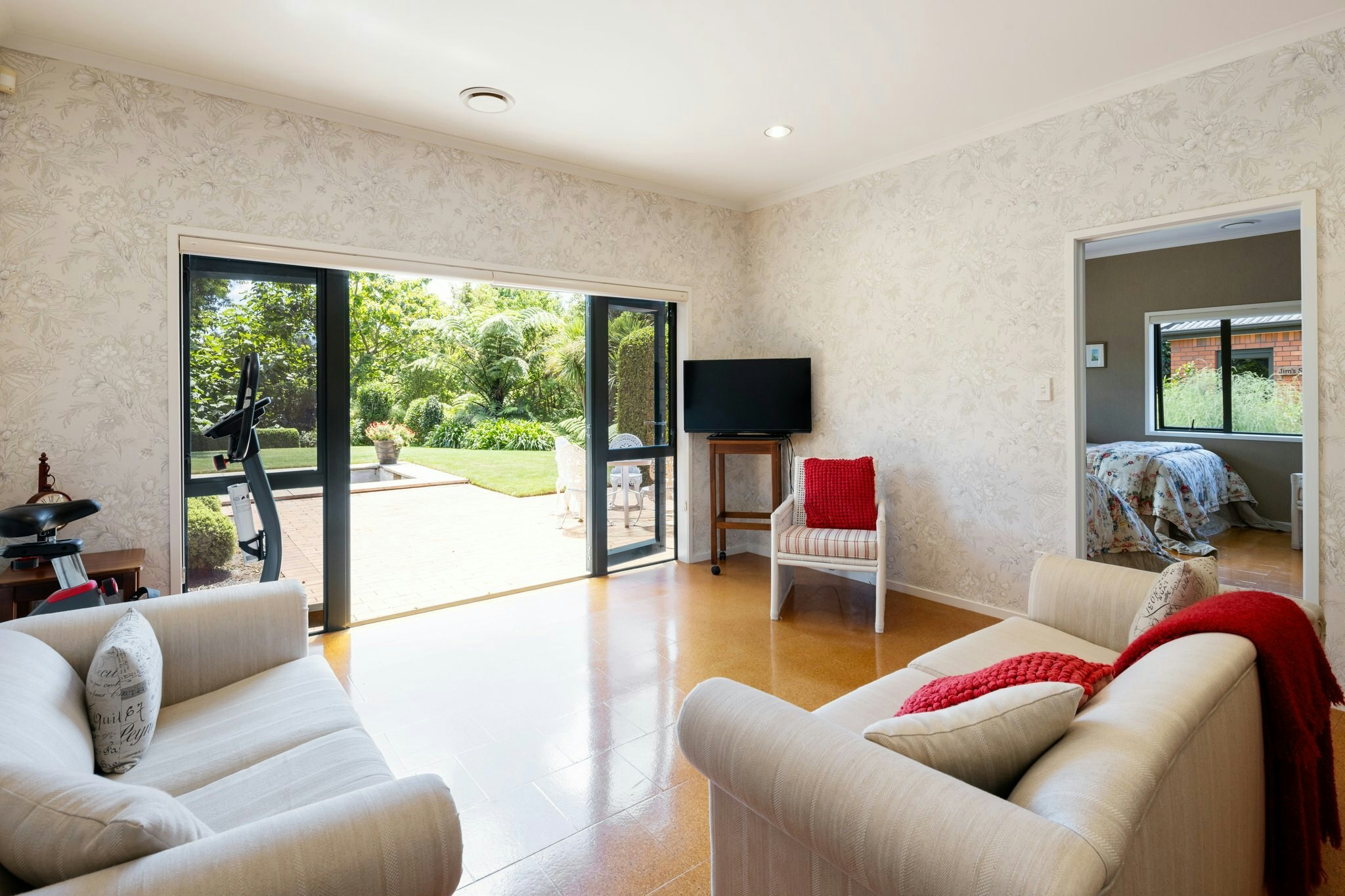 70 web or mls in House AR5 6916