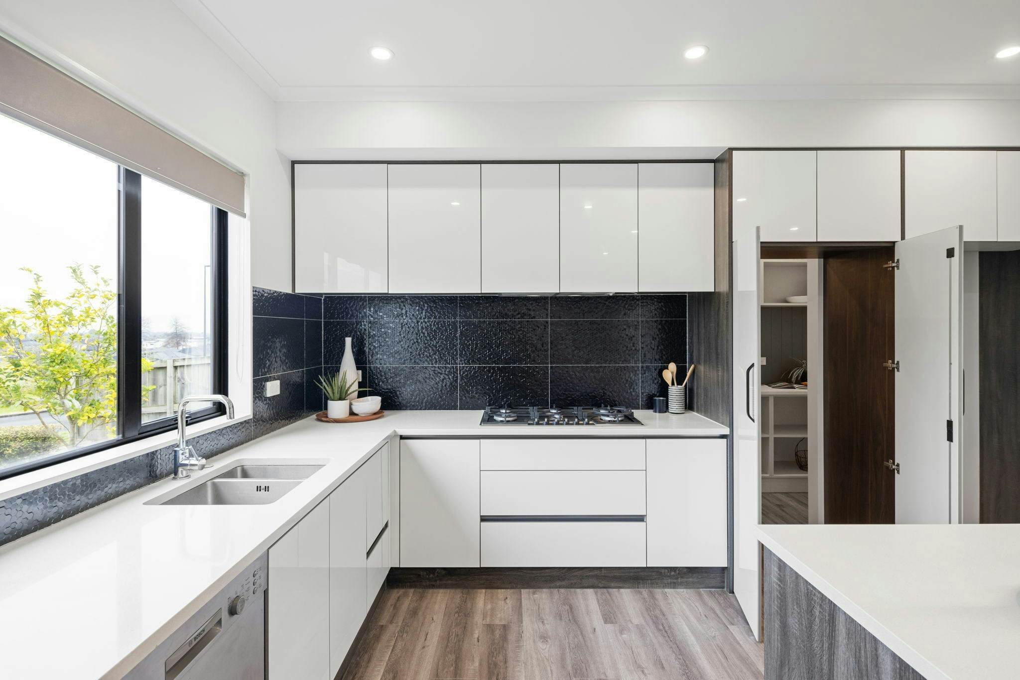 70 web or mls in House AR5 7169