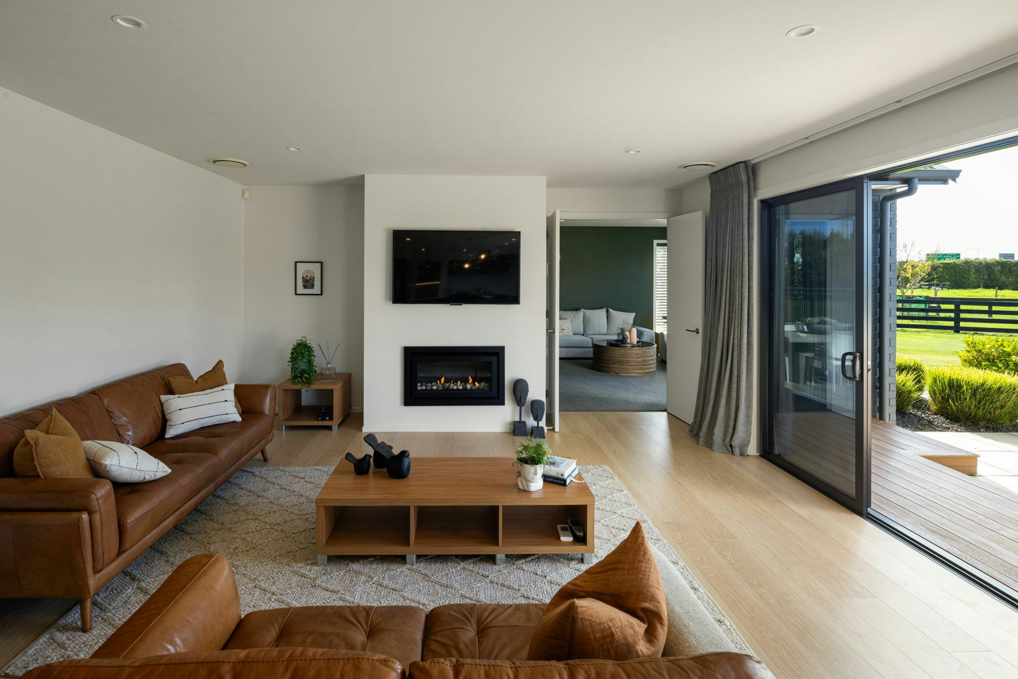 71 web or mls in House AR5 5585