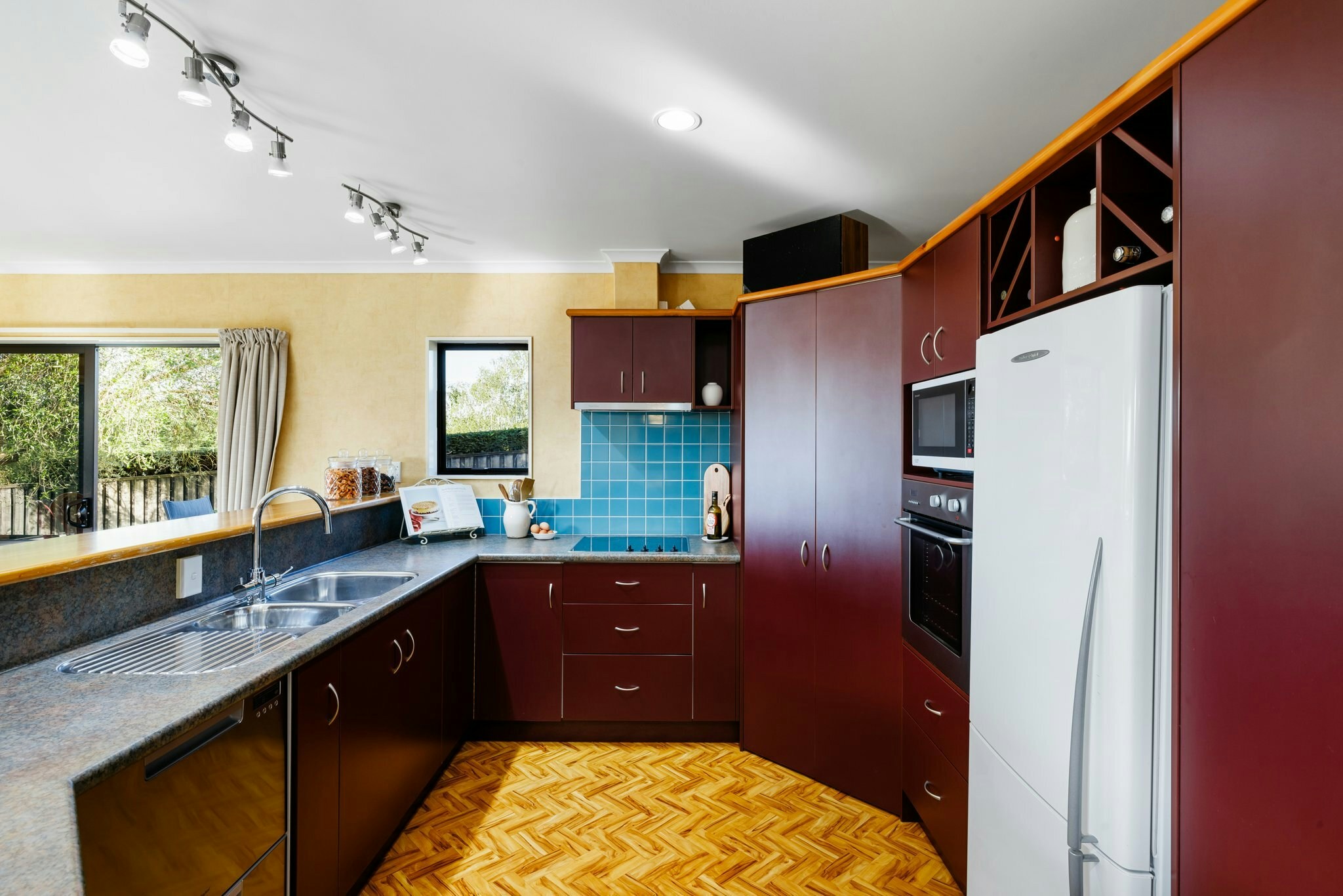 71 web or mls in House SR5 9633