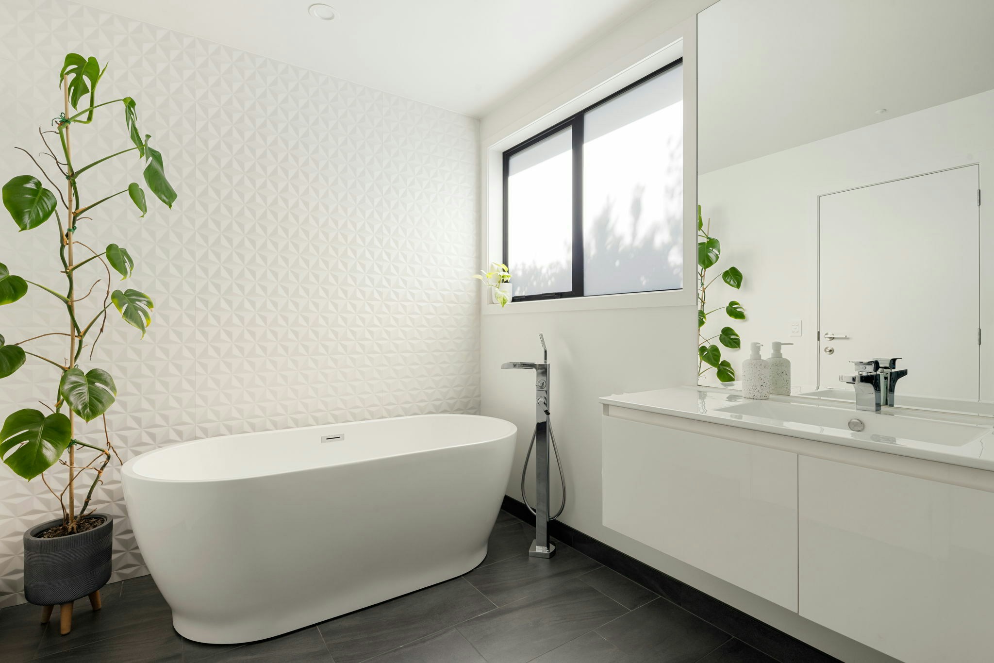 72 web or mls in House AR5 7294