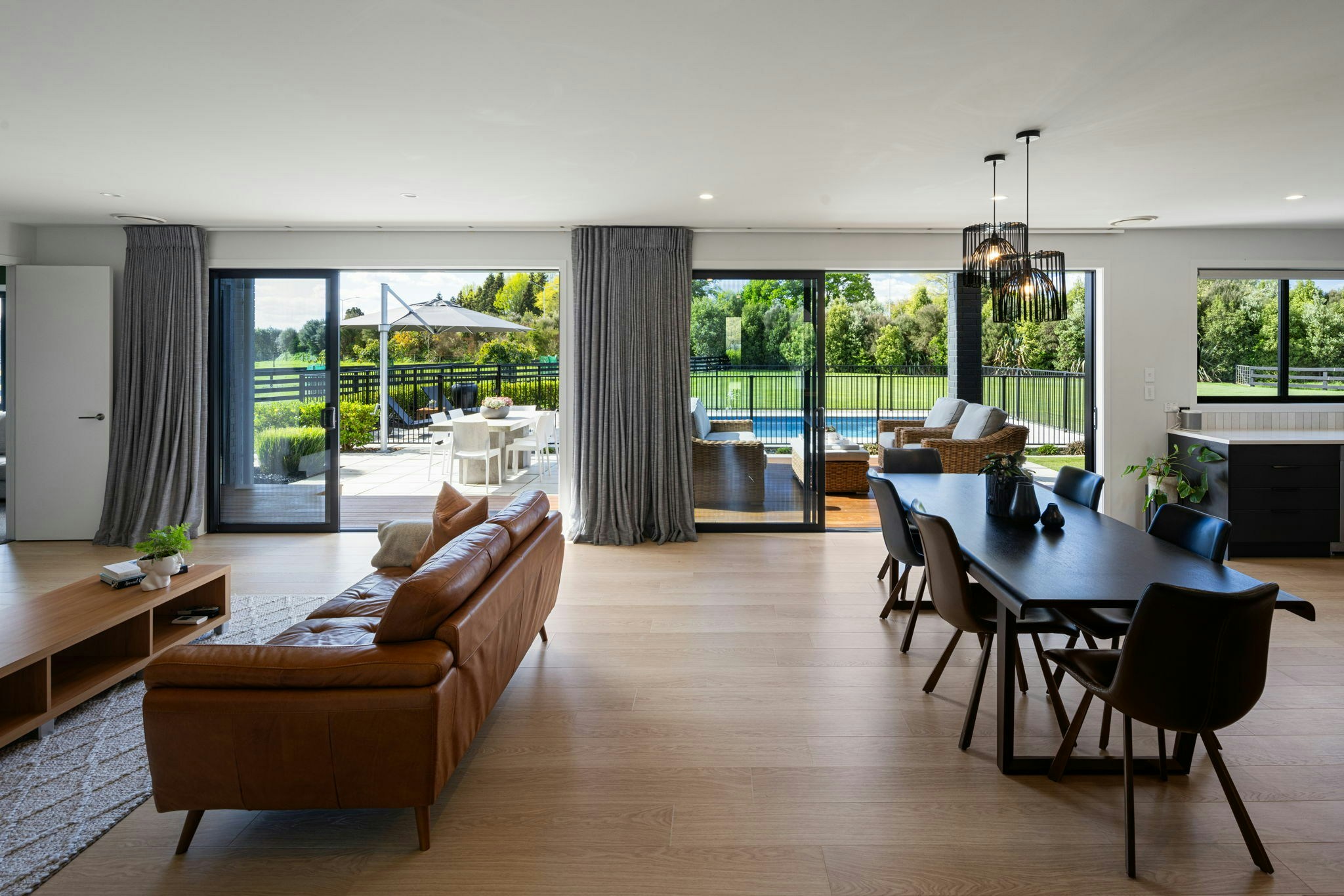 73 web or mls in House AR5 5576