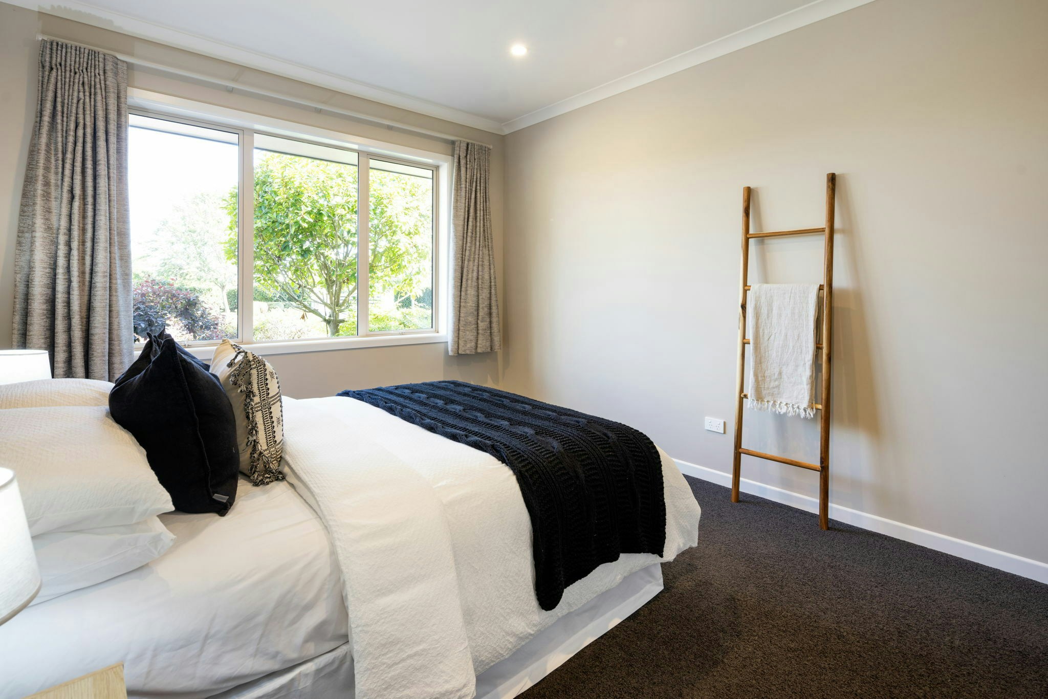 74 web or mls in House AR5 5898