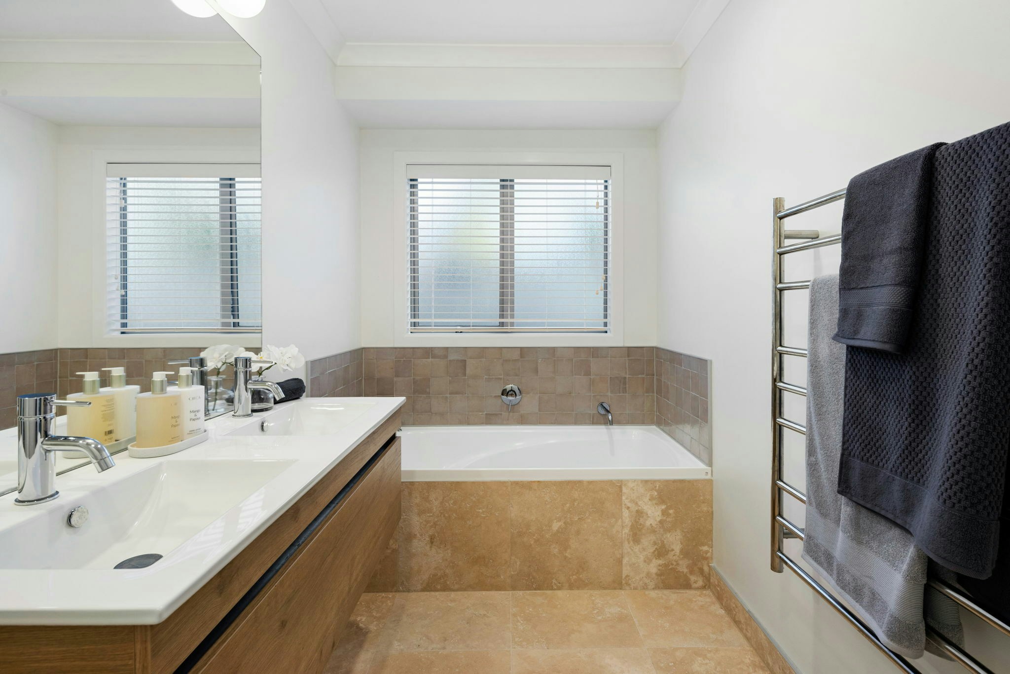 74 web or mls in House AR5 7562