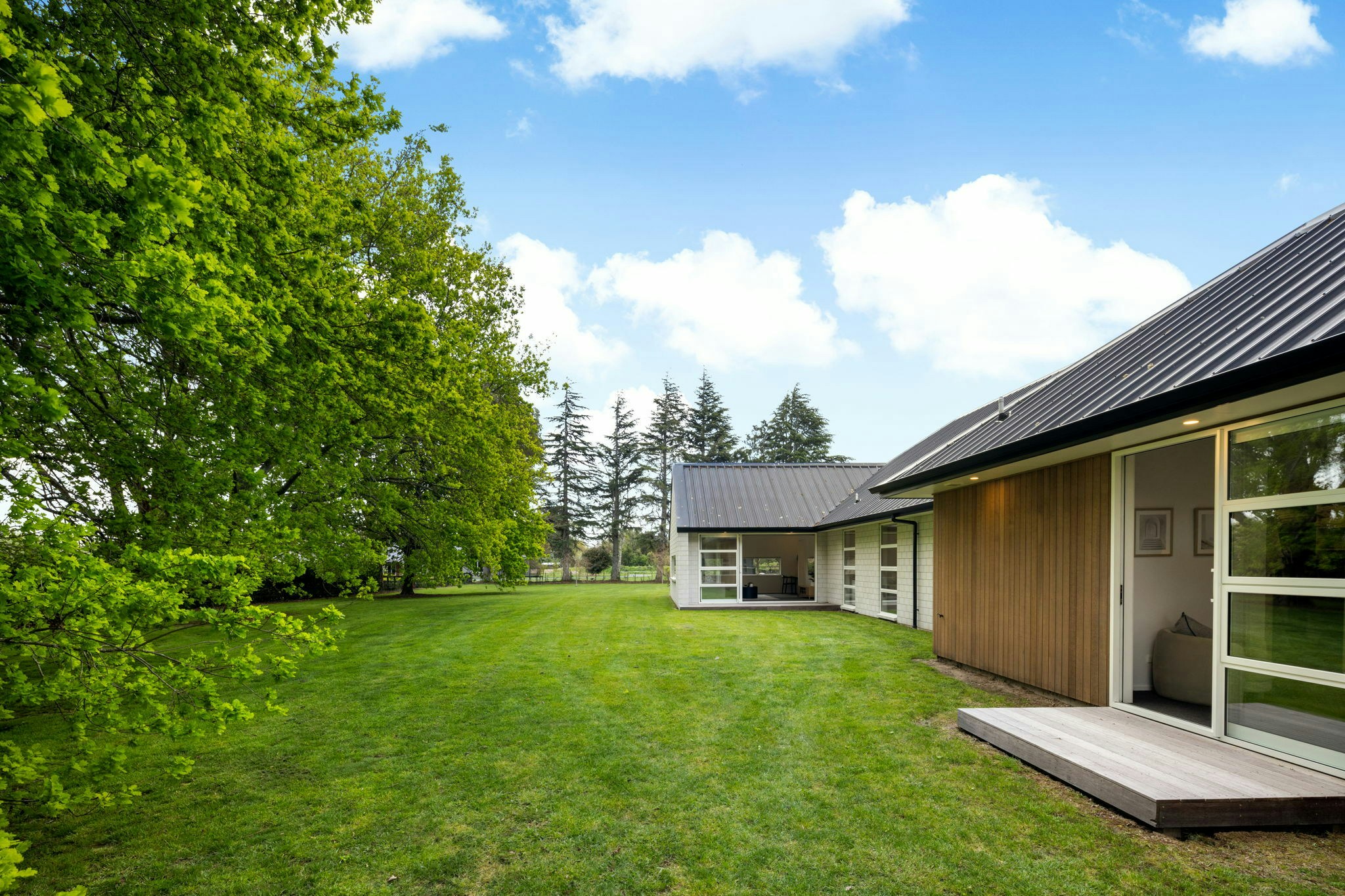 76 web or mls in House AR5 8418