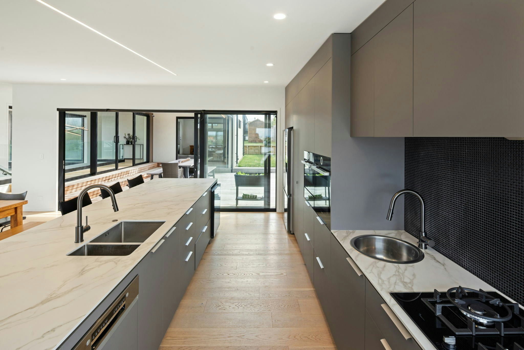 77 web or mls in House AR5 1977