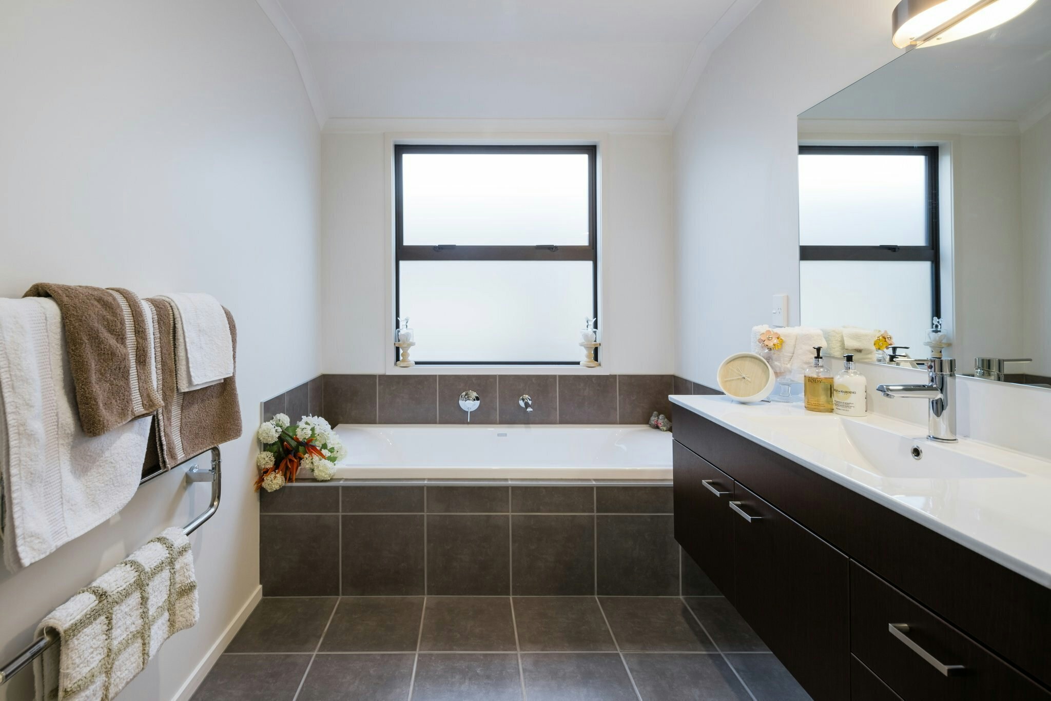 8 web or mls 7 in House AR5 0812