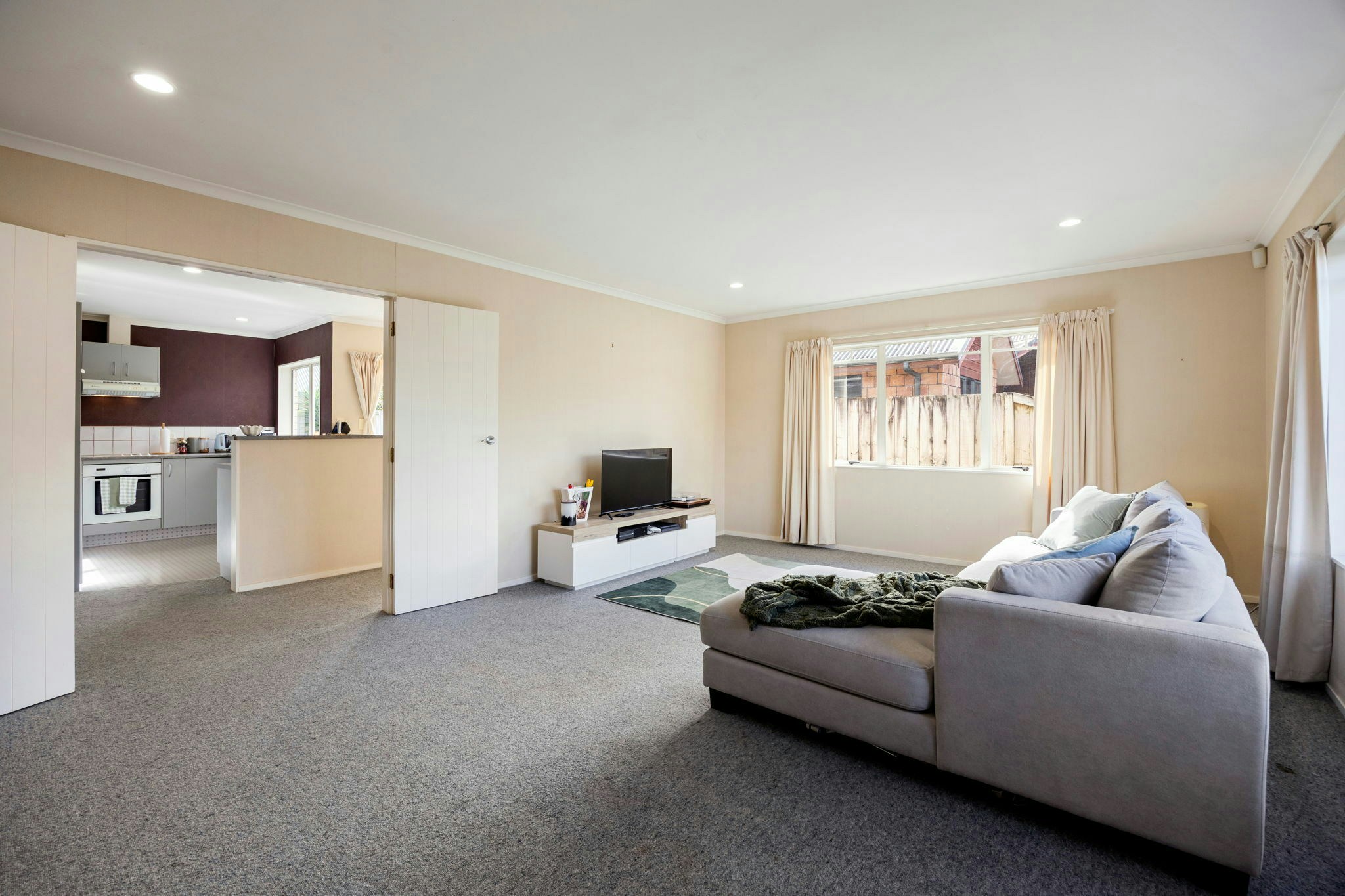 8 web or mls in House AR0 1924