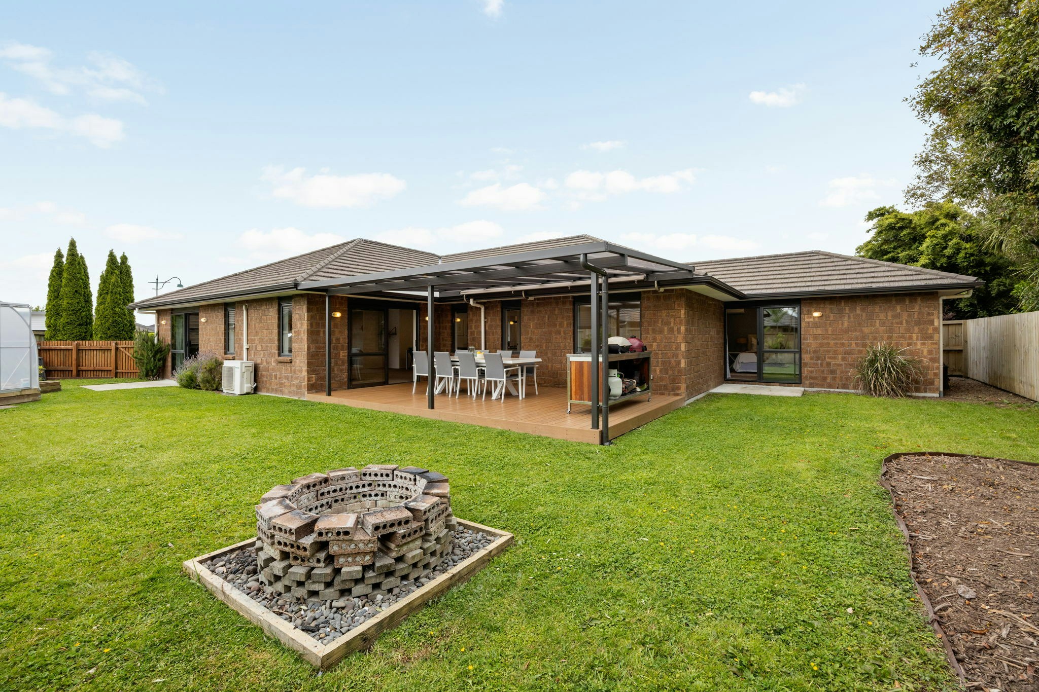 8 web or mls in House AR0 3855