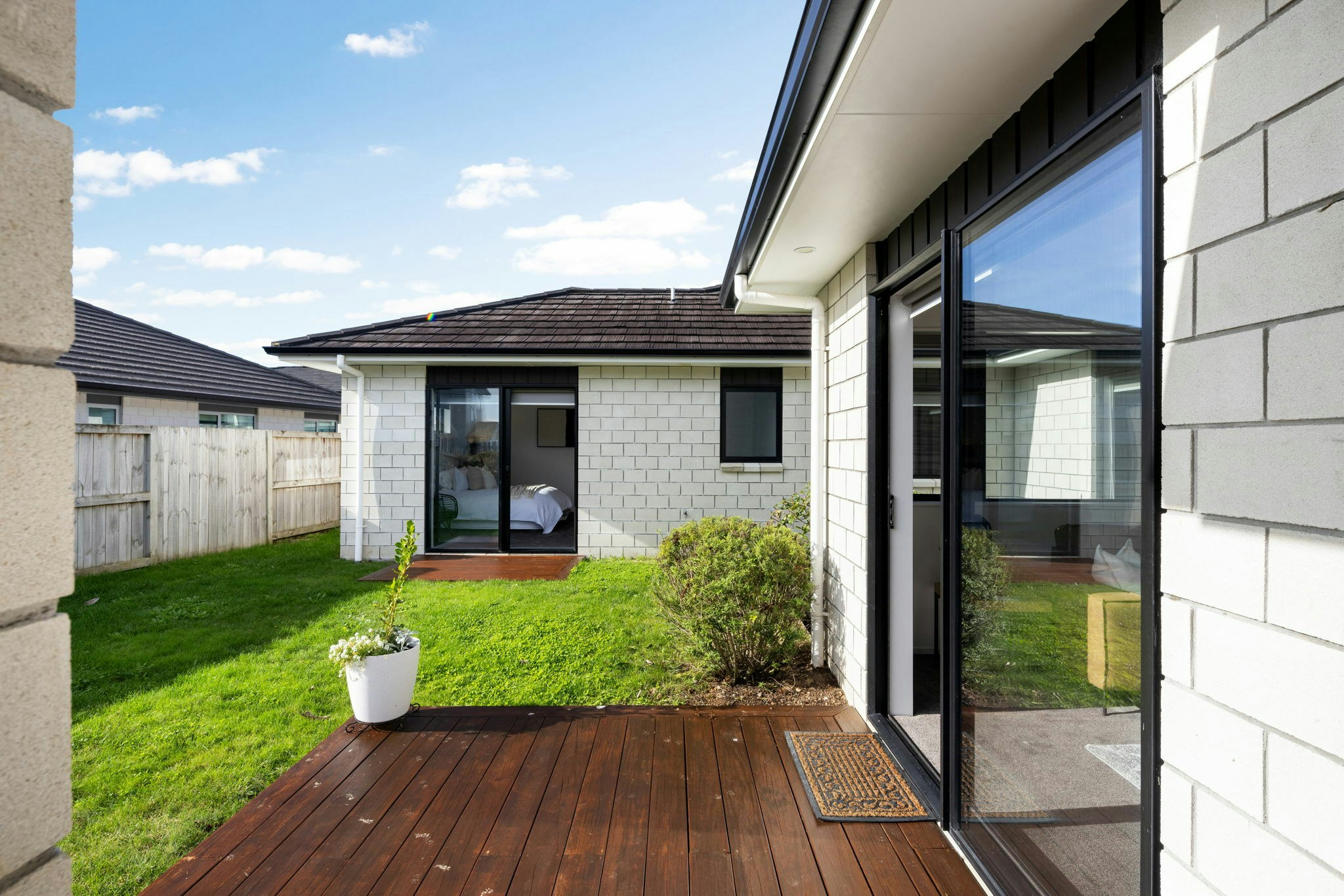 8 web or mls in House AR5 5970