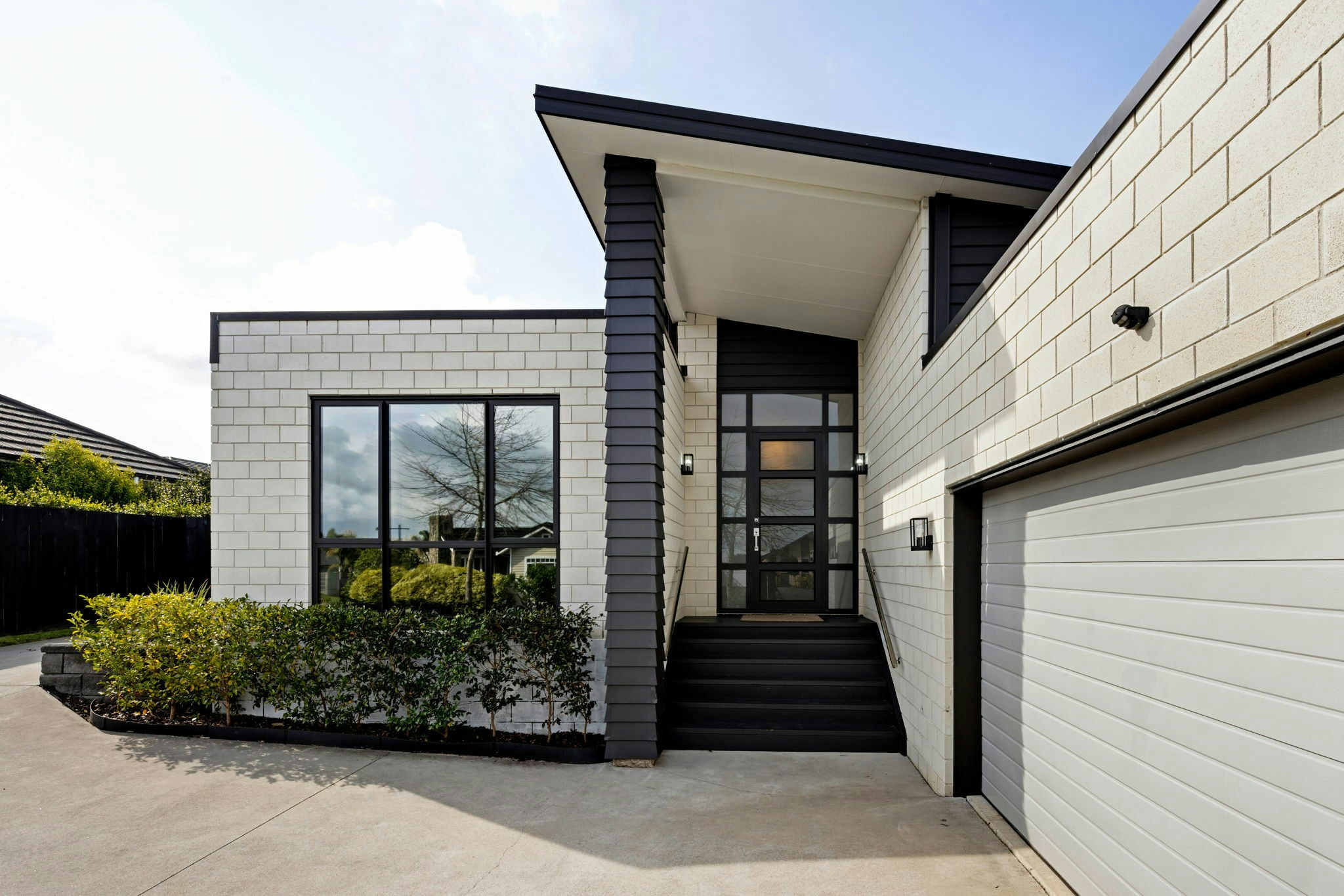 8 web or mls in House AR5 7369