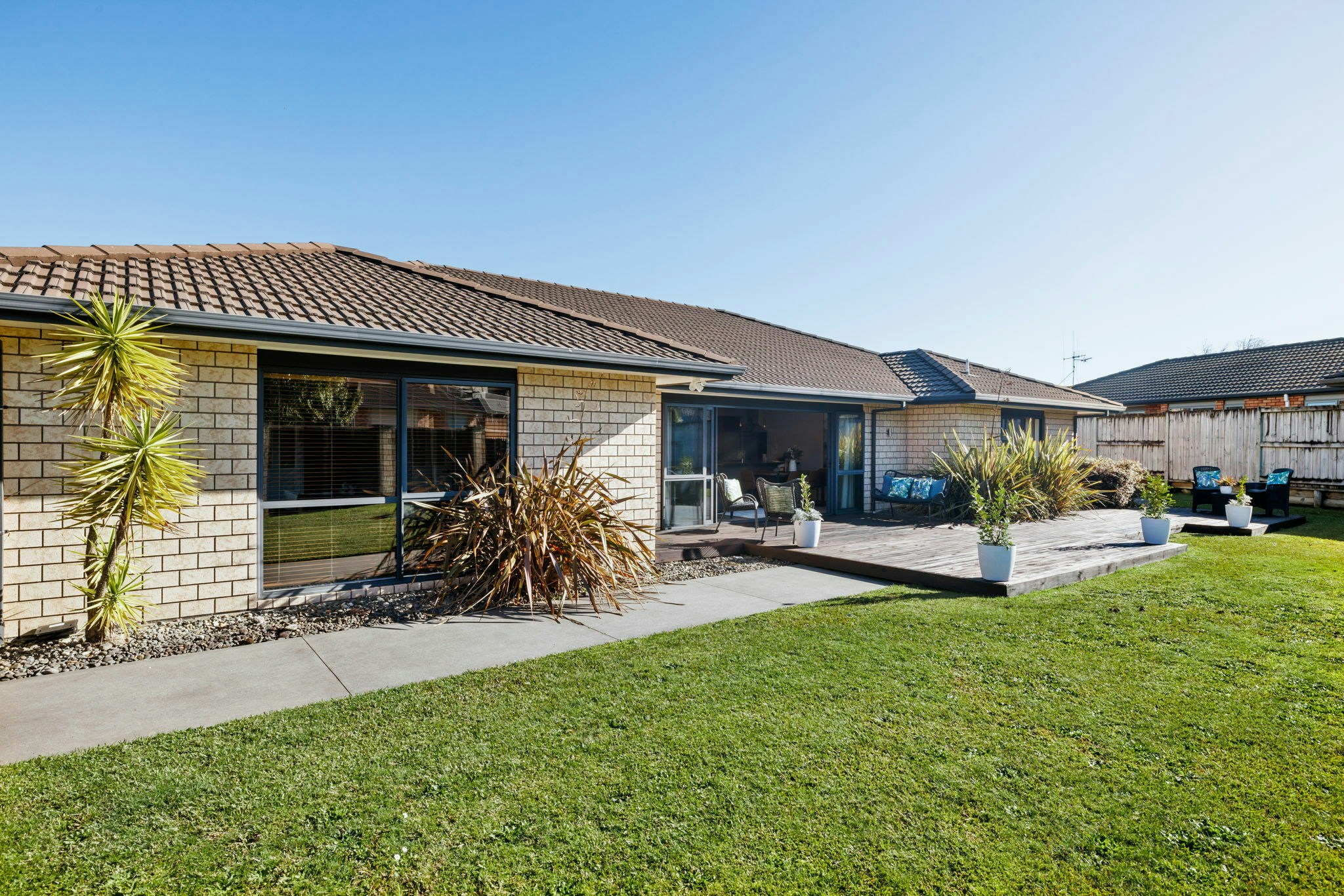 8 web or mls in House SR5 5254