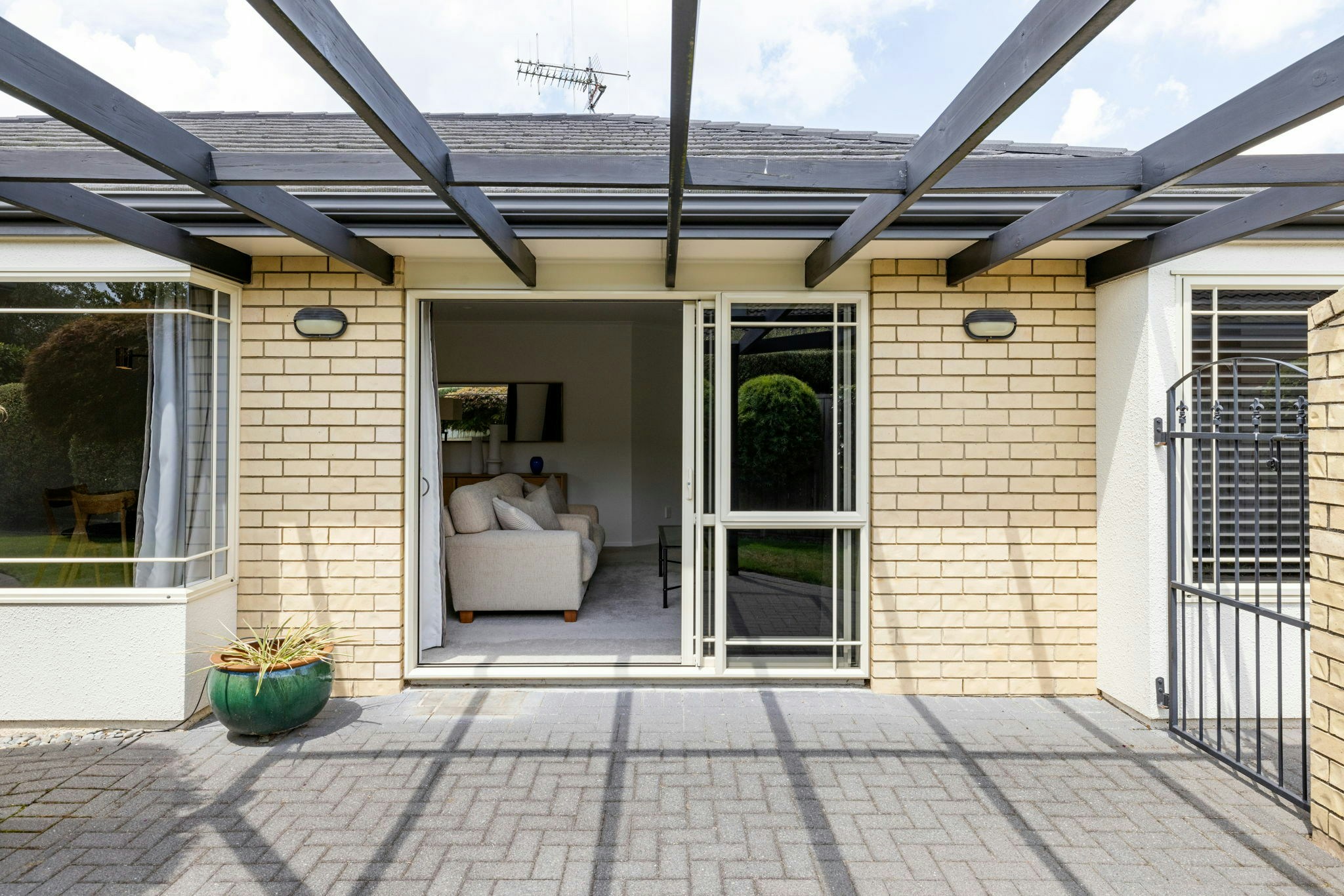 8 web or mls in House SR5 6401