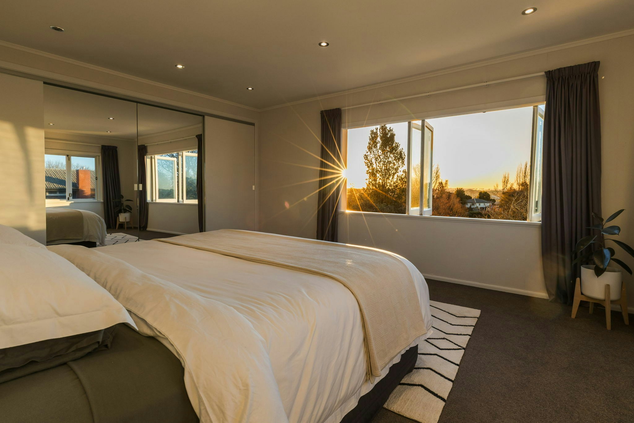 8 web or mls in House SR6 9383