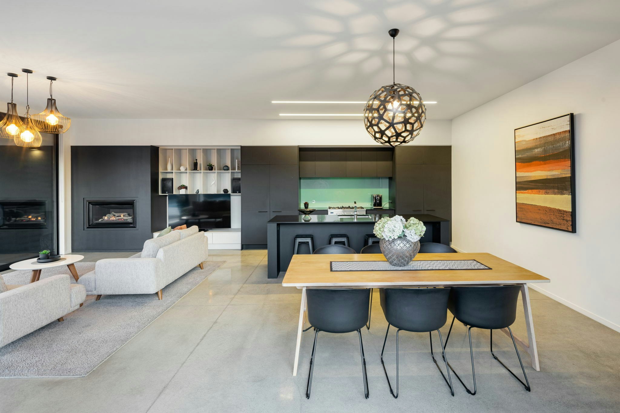 81 web or mls in House AR5 1043