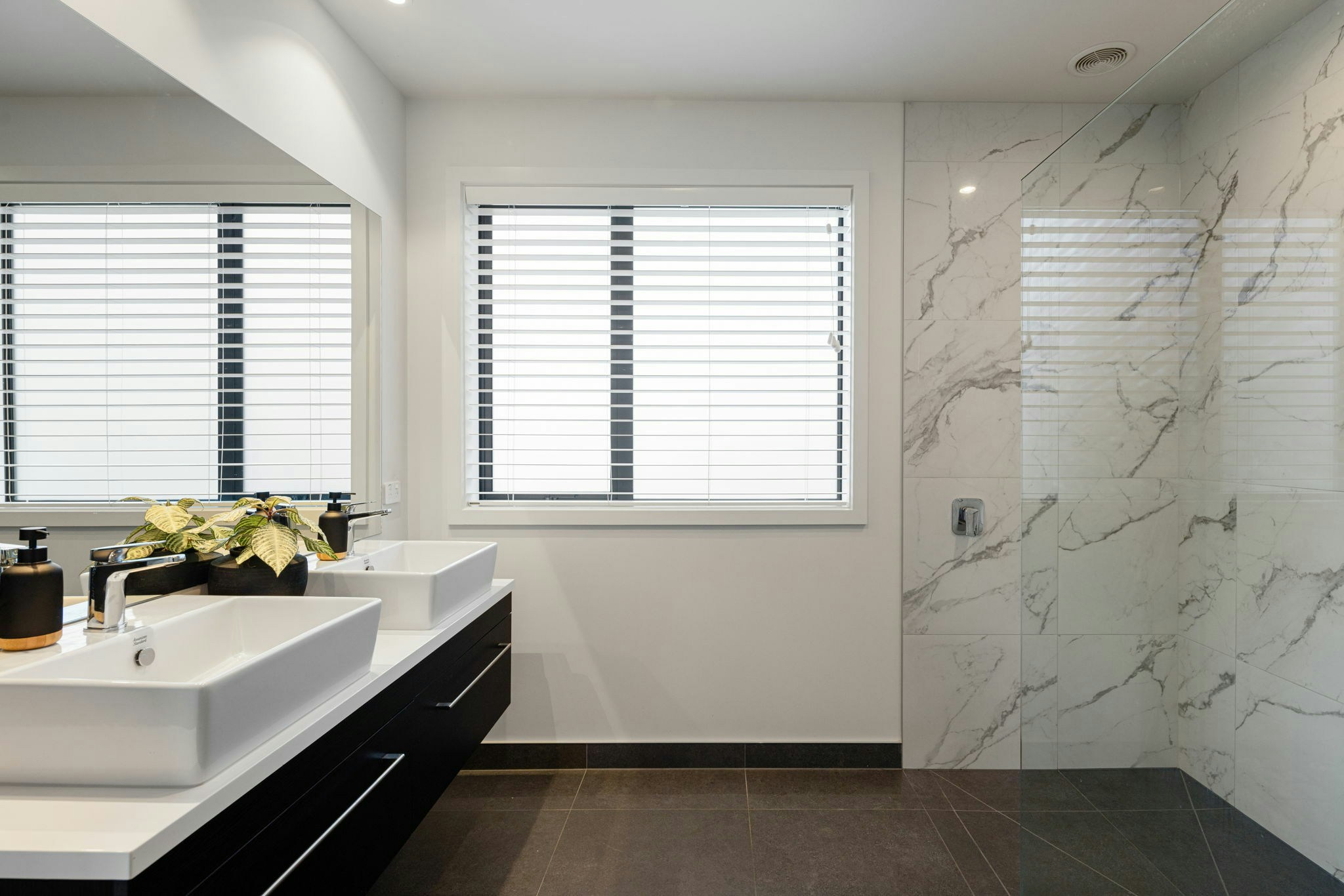 83 web or mls in House AR5 5520