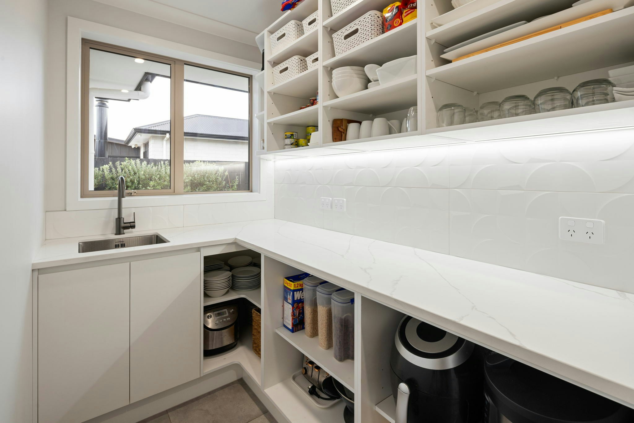 83 web or mls in House AR5 8048