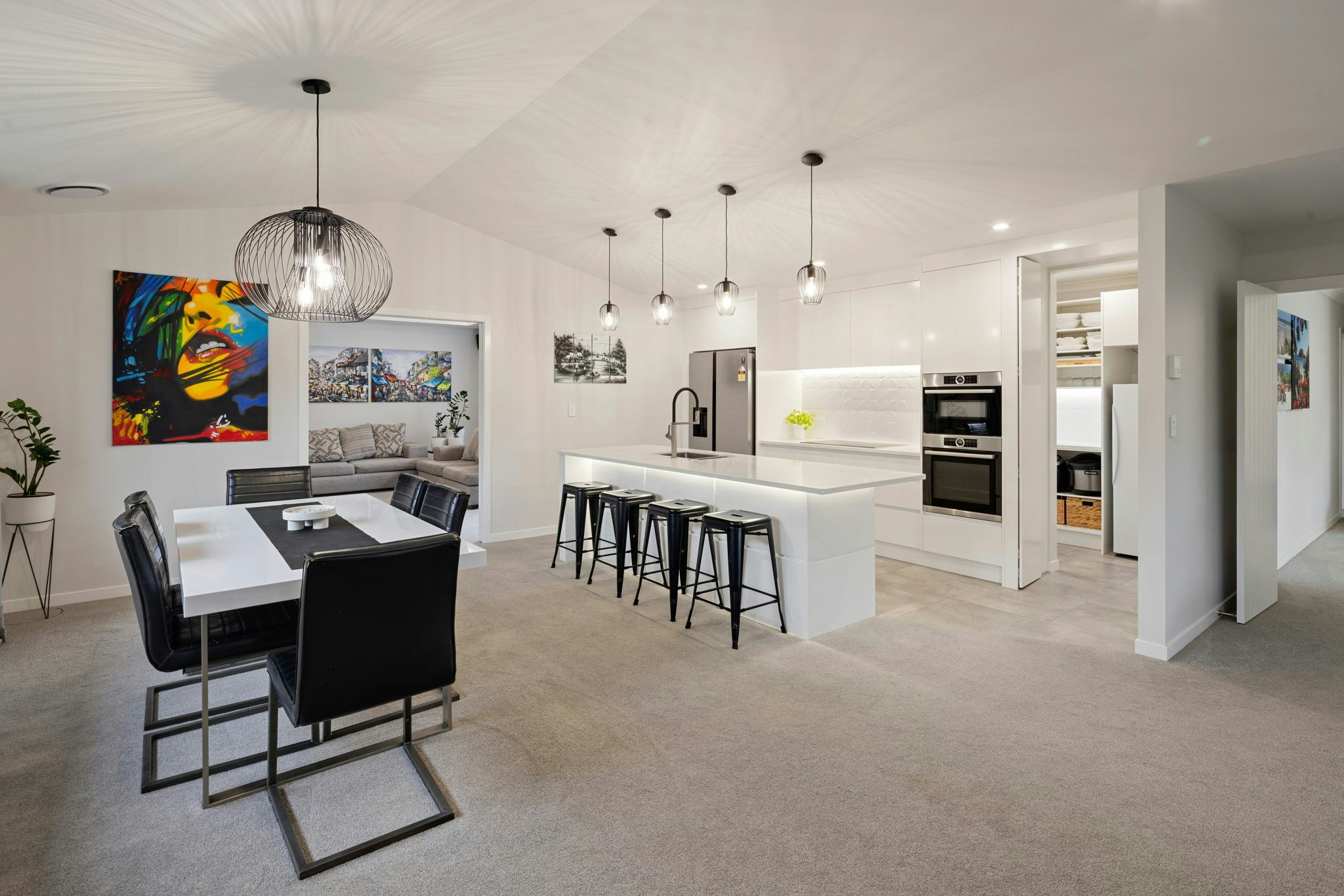 86 web or mls in House AR5 8033