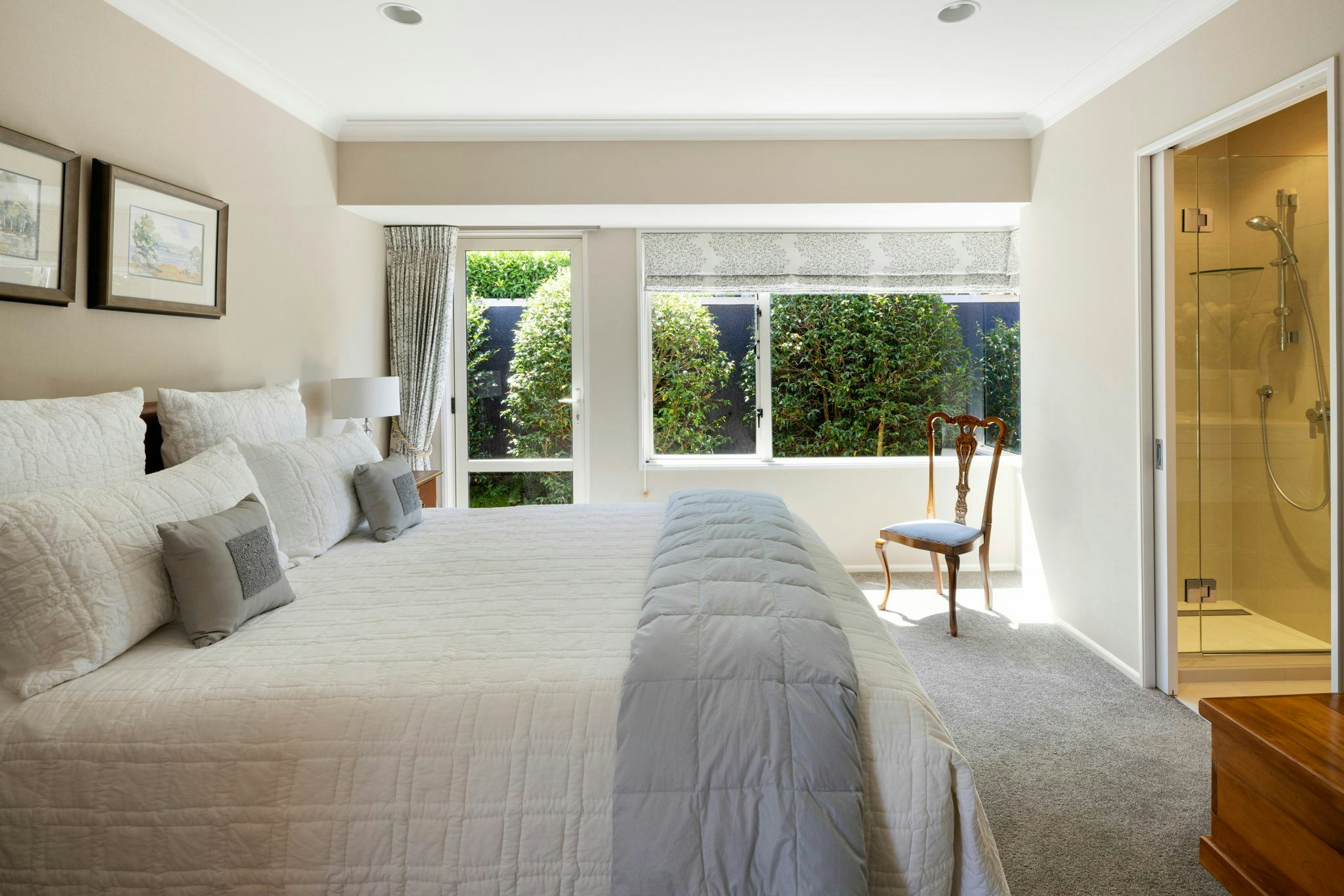 87 web or mls in House AR5 2204