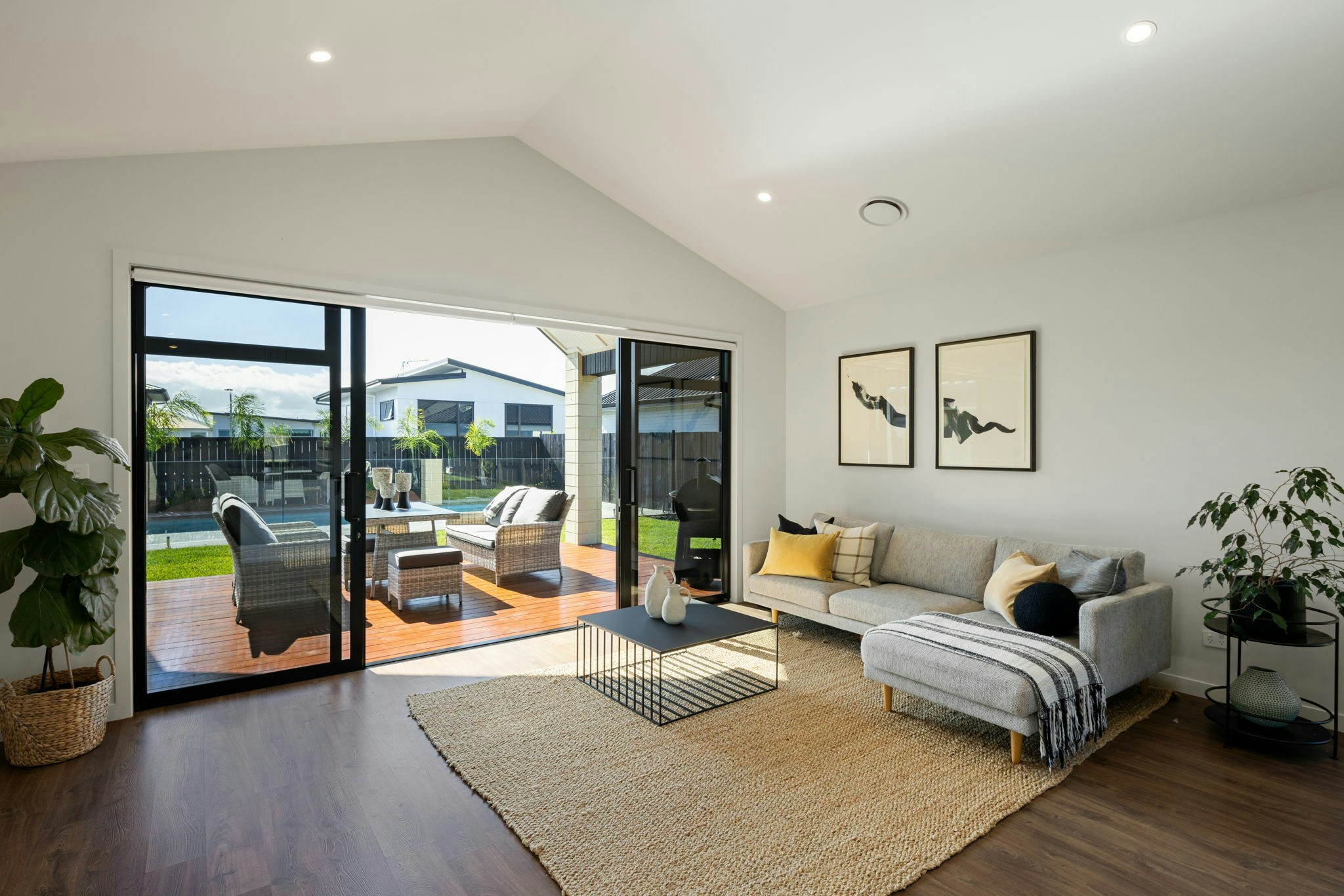 89 web or mls in House AR5 6099