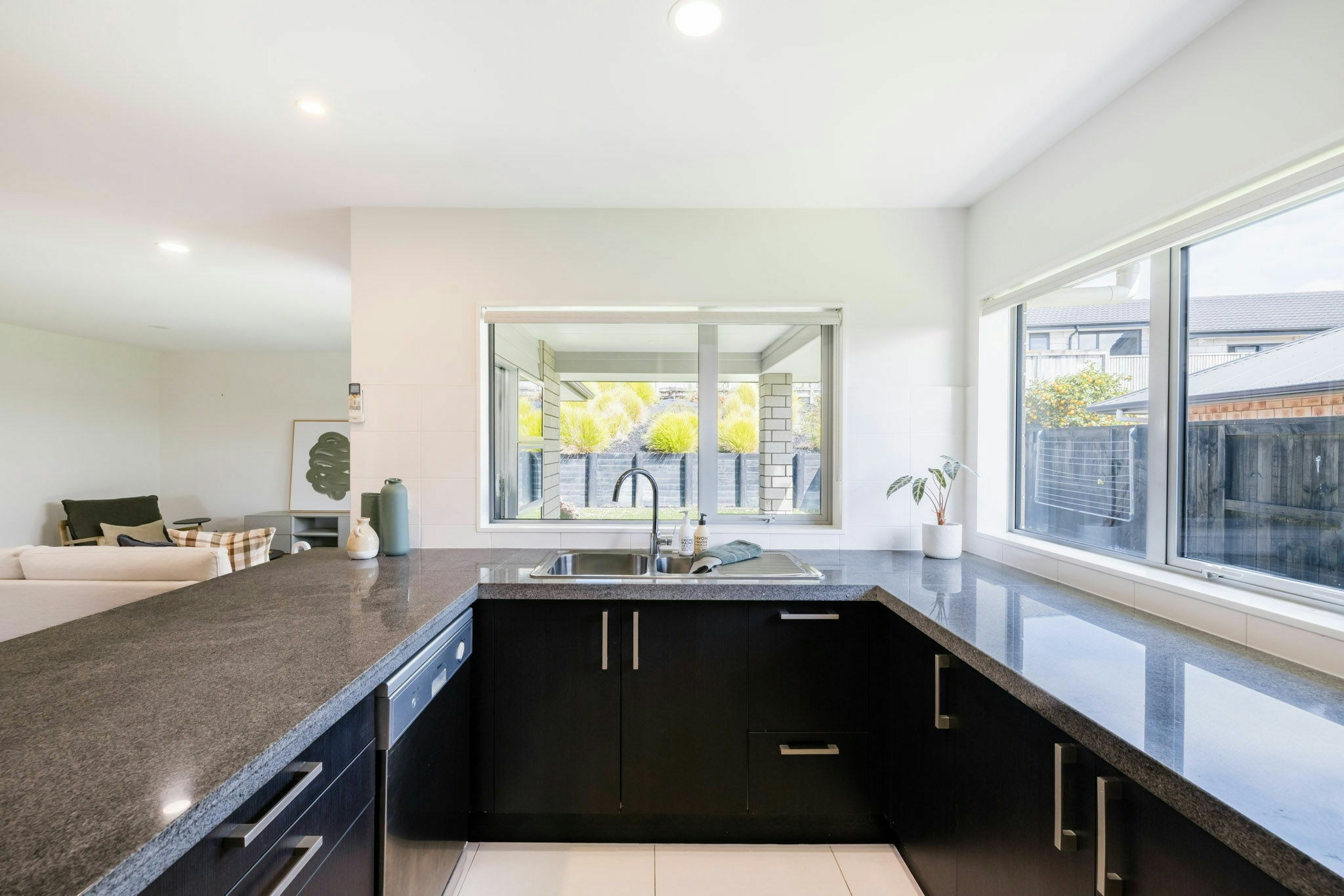 9 web or mls 23 in House SR5 9869