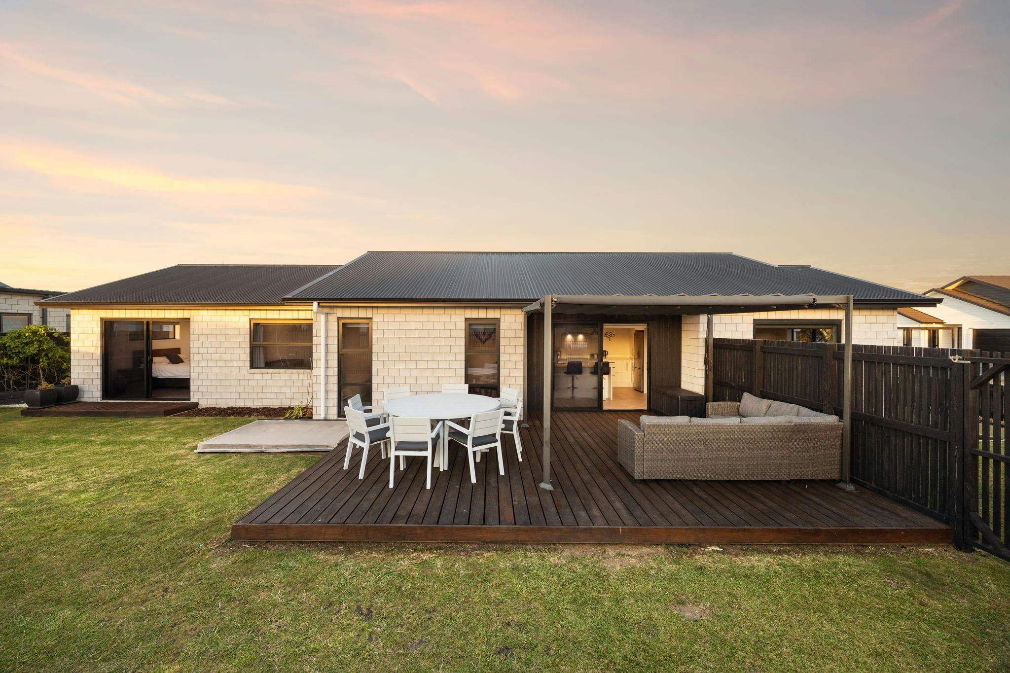 9 web or mls 6 Probert Cres 10 1995