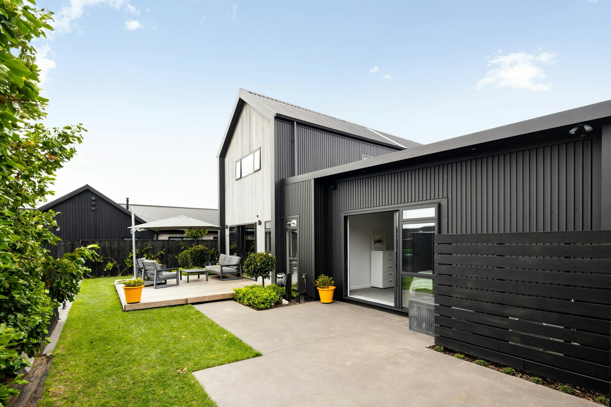 9 web or mls in House AR5 5839