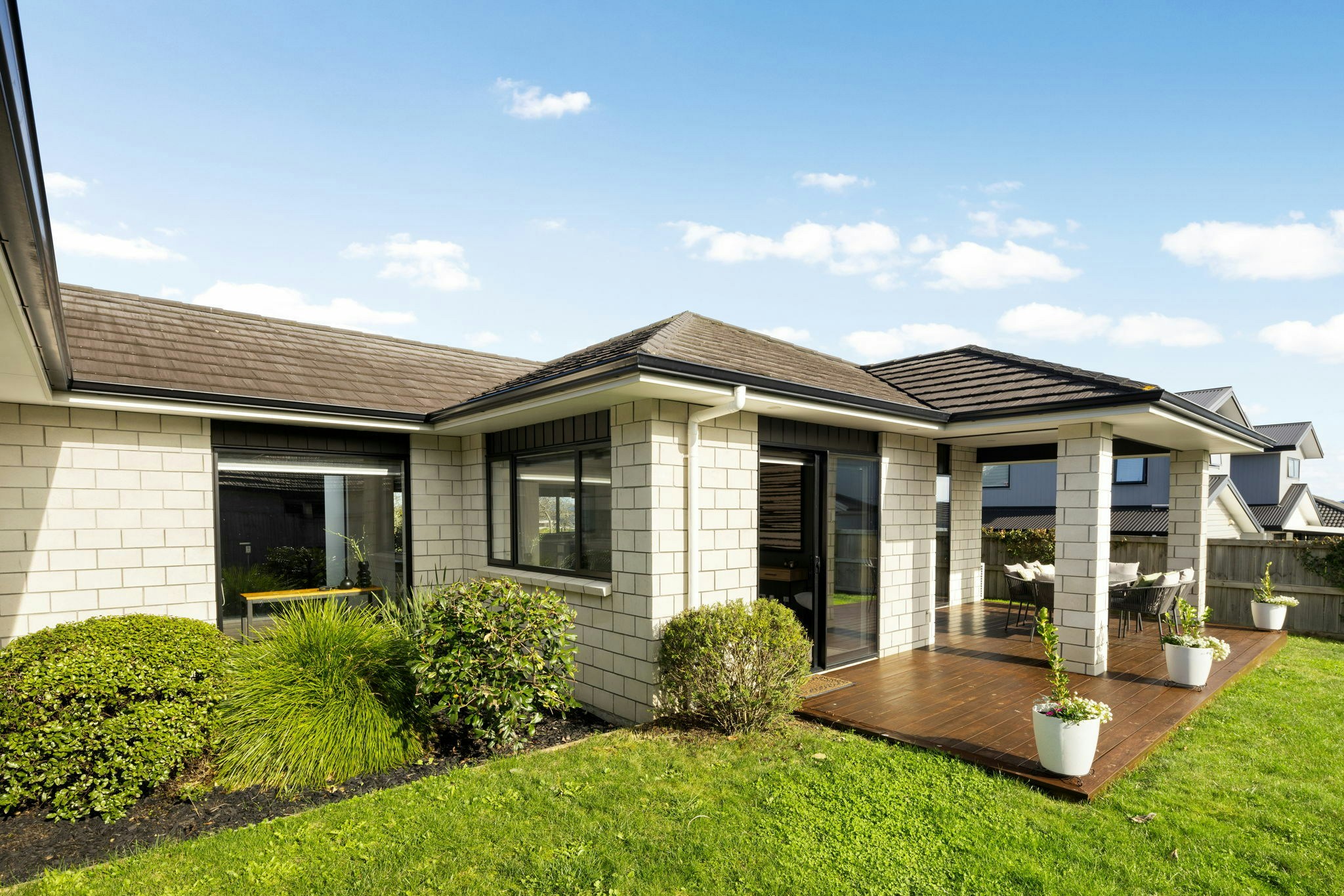 9 web or mls in House AR5 5979