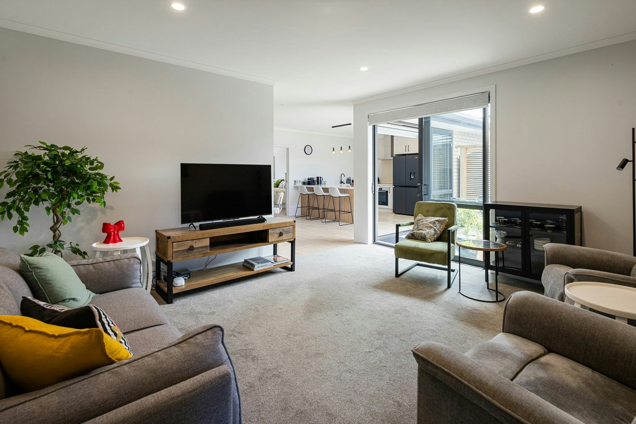 9 web or mls in House AR5 6764