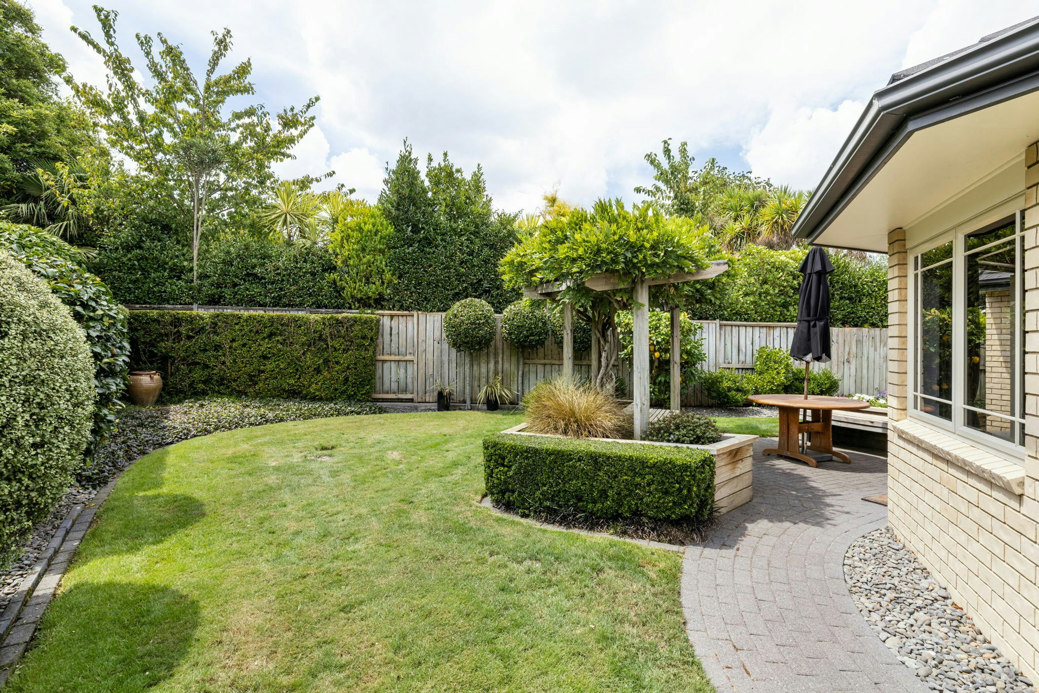 9 web or mls in House SR5 6399