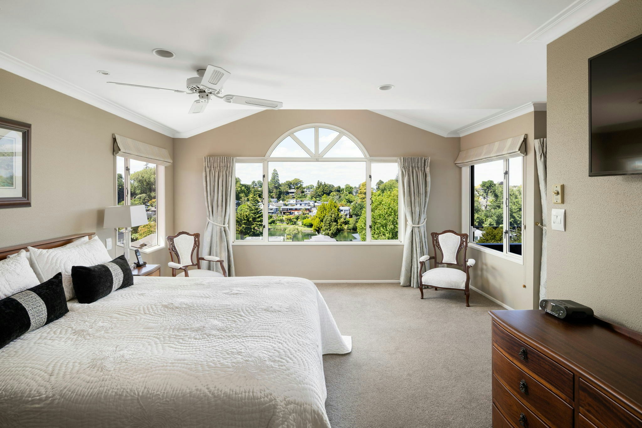 90 web or mls in House AR5 2230