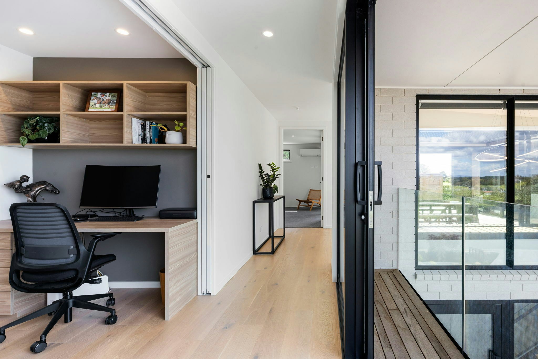 93 web or mls in House AR5 1817