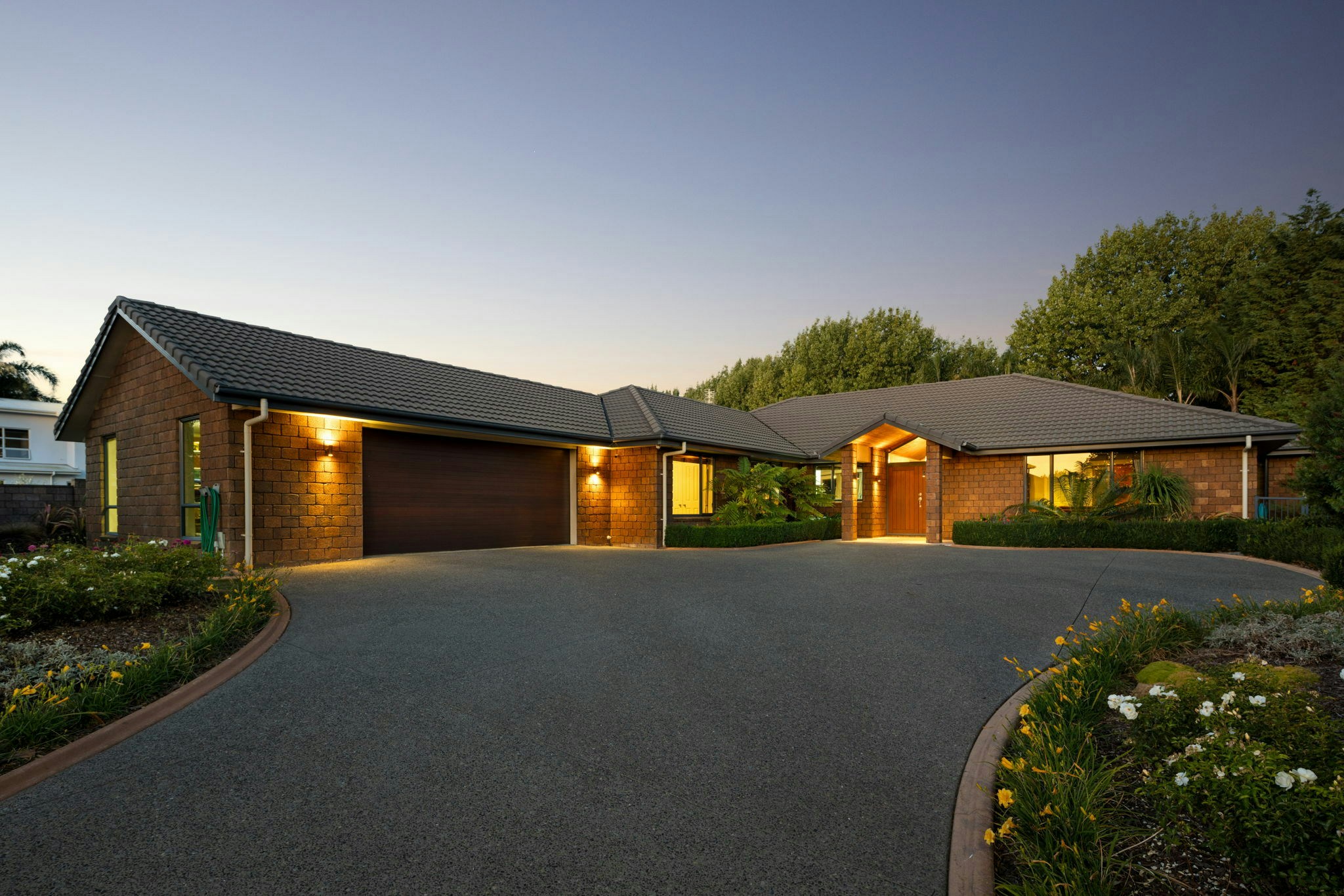 99 web or mls in House AR5 1836