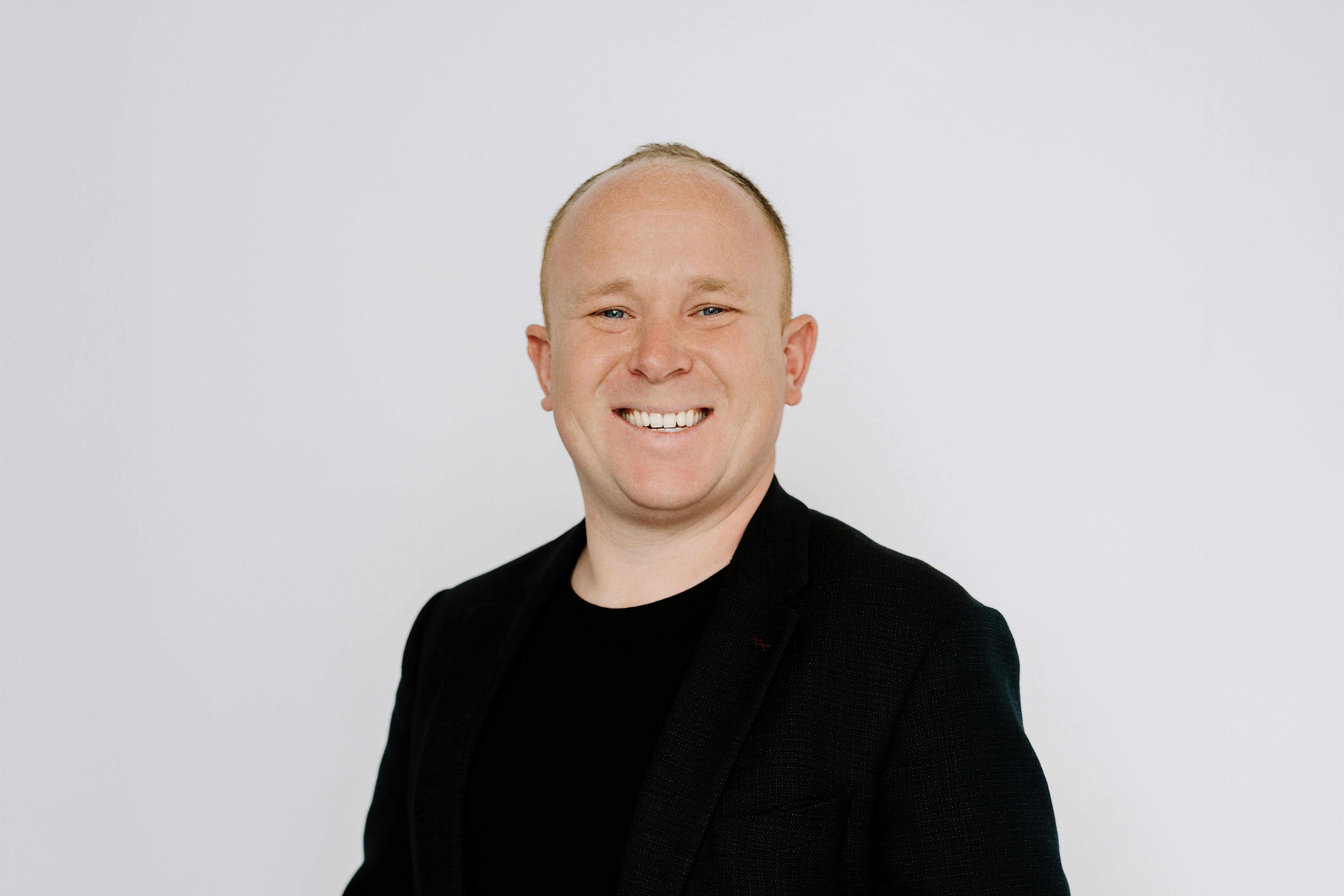 Hugo Lugtons photo standing